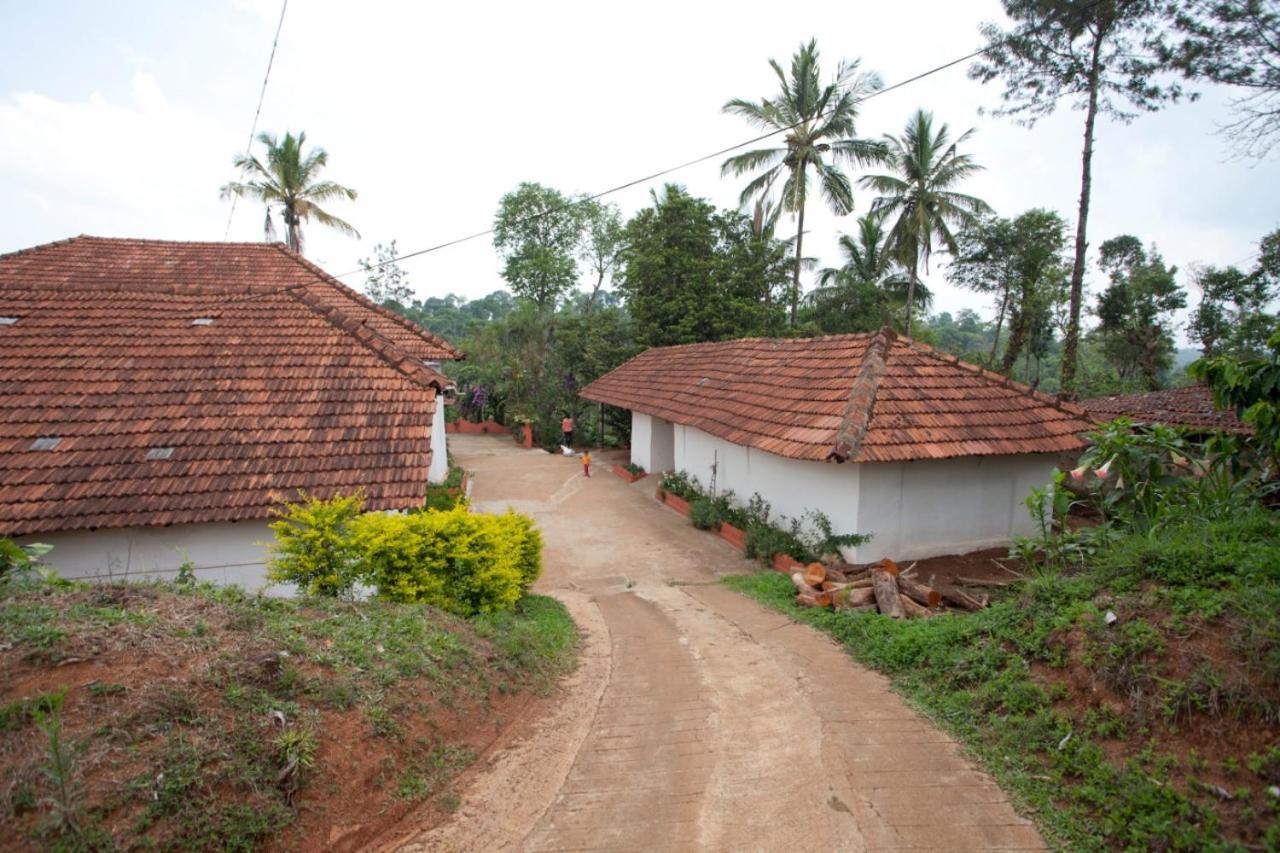 Sardar Bahadur'S Heritage Bungalow Estate Stay Napoklu Exterior foto